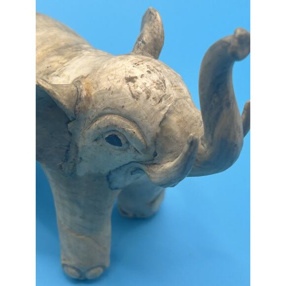 Hand Carved Crushed Oyster Shells Elephant Figurine Made In Philippines Vintage - Picture 4 of 9